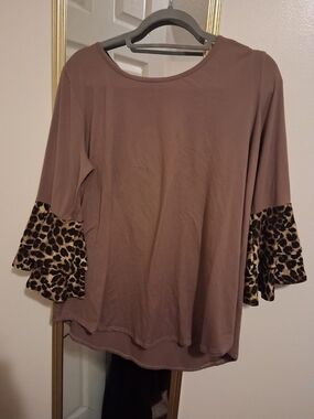 Women’s Taupe Ruffle Sleeve Top with Leopard Trim